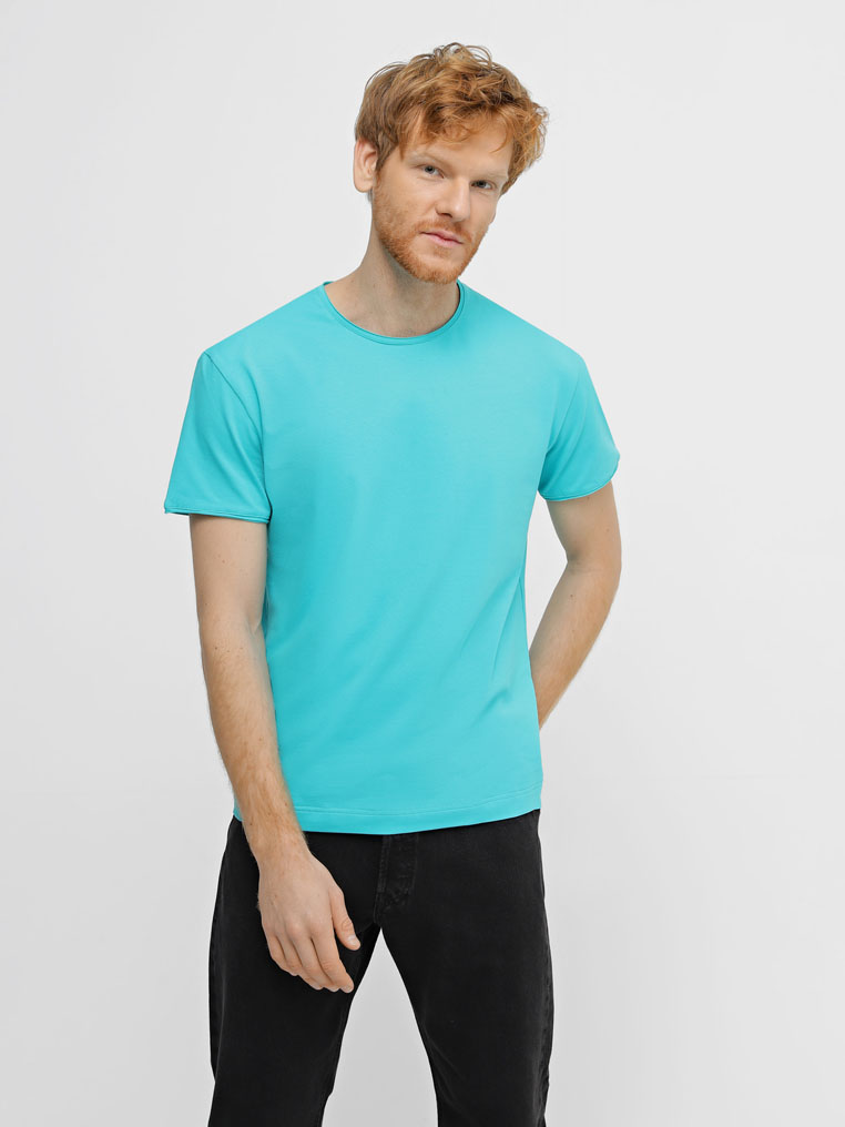 T-shirt with untreated edges