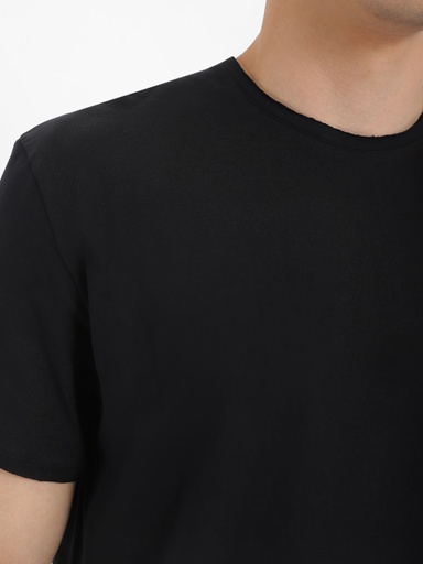 T-shirt with untreated edges